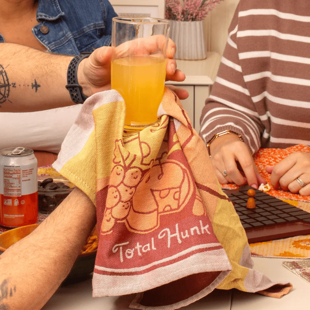 Blue Q - Total Hunk Cheese Tea Towel - Image 3
