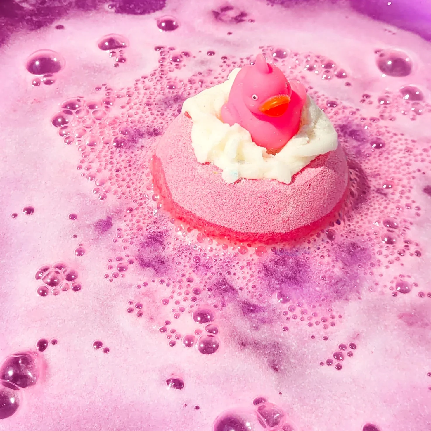Bomb Cosmetics Pink Ducky Bath Blaster - Image 2