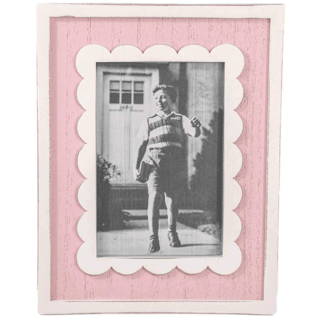 Sass and Belle Pink Scalloped Edge Photo Frame