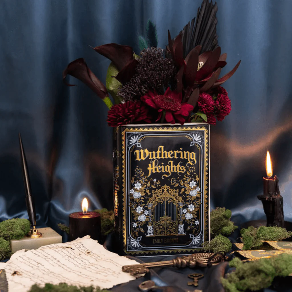 Wuthering Heights Ceramic Book Vase – Emily Brontë Book Lover Decor - Image 10